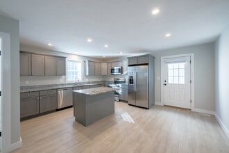 5 Jakes Path in Middleboro, MA - Foto de edificio - Interior Photo