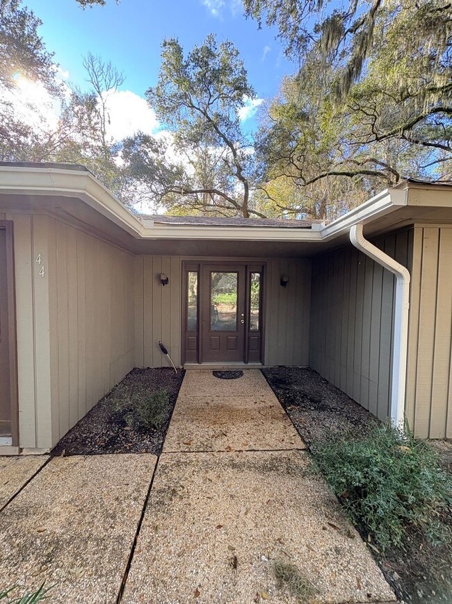 44 Oakview Rd in Hilton Head Island, SC - Building Photo - Building Photo