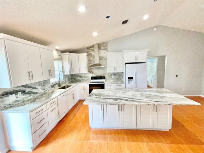 2452 Druid Rd in Clearwater, FL - Building Photo - Building Photo