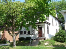 1881 E Main St in Madison, WI - Building Photo