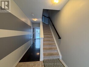 203 Kennevale Dr in Ottawa, ON - Building Photo - Building Photo