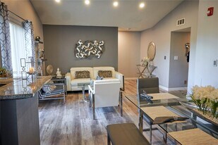 7610 Westwood Dr in Tamarac, FL - Building Photo