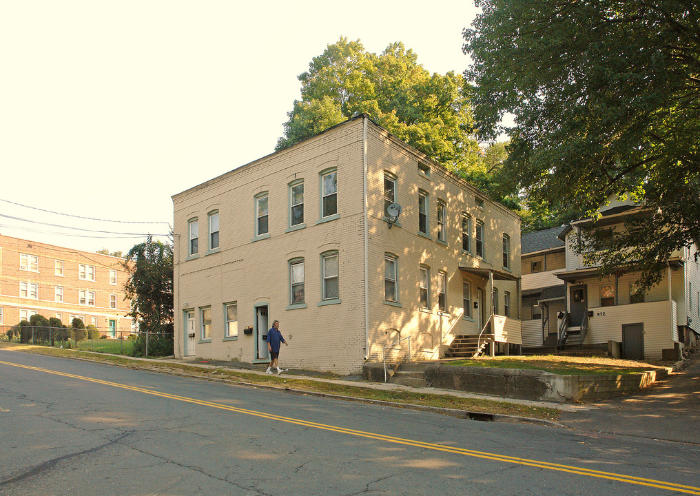 574-578 N Main St in Bristol, CT - Building Photo