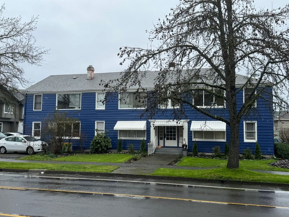 475 E 18th Ave in Eugene, OR - Building Photo