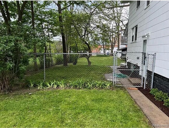 16 Chippewa Rd in Pontiac, MI - Building Photo - Building Photo