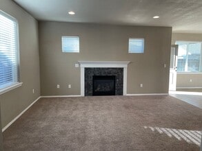 2283 Kingswood Dr in Medford, OR - Building Photo - Building Photo