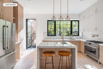 950A Greene Ave in Brooklyn, NY - Building Photo - Building Photo