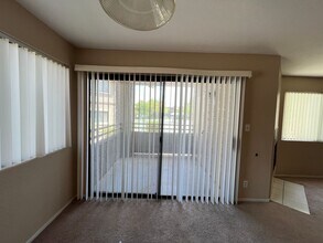 5070 S Rainbow Blvd in Las Vegas, NV - Building Photo - Building Photo