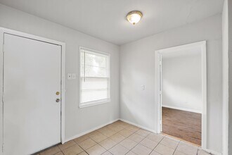 7918 Jutland Rd in Houston, TX - Building Photo - Building Photo