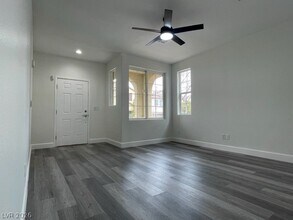 10609 Kennedy Peak Ln in Las Vegas, NV - Building Photo - Building Photo