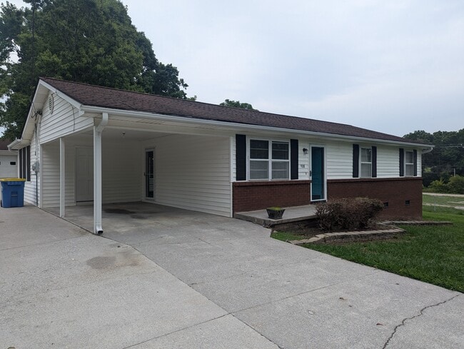 908 Columbia Rd in Maryville, TN - Building Photo - Building Photo