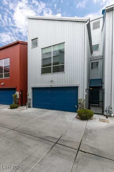 1194 Carson Ave in Las Vegas, NV - Building Photo