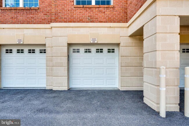 10520 Resort Road-Unit -207 in Ellicott City, MD - Foto de edificio - Building Photo