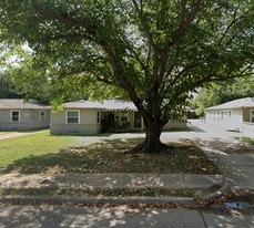 704 Sunny Ln in Irving, TX - Building Photo