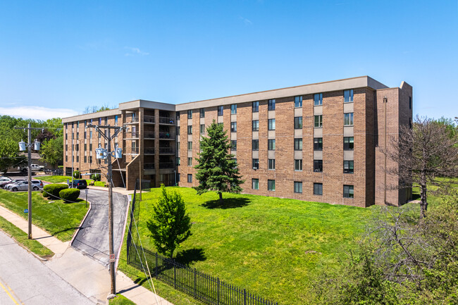 Samantha Heights in Independence, MO - Foto de edificio - Building Photo