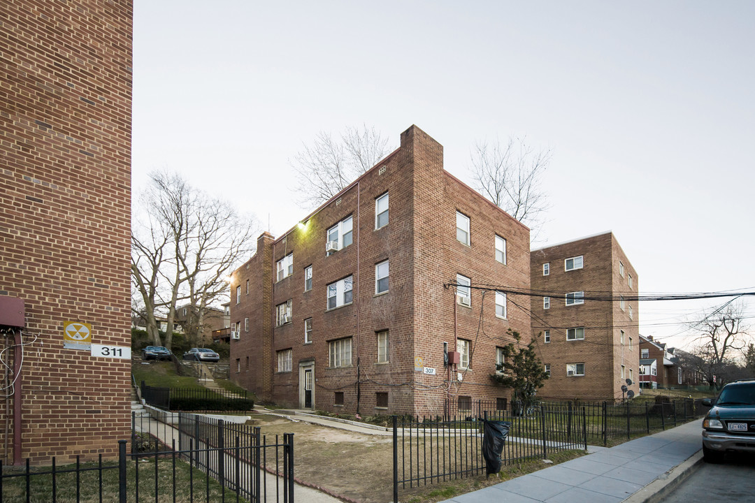 Division Flats in Washington, DC - Building Photo