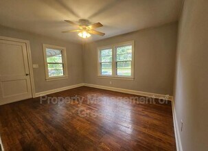 117 White Oak Dr in Greenville, SC - Foto de edificio - Building Photo