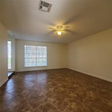 5606 Lost Forest Dr in Houston, TX - Building Photo - Building Photo