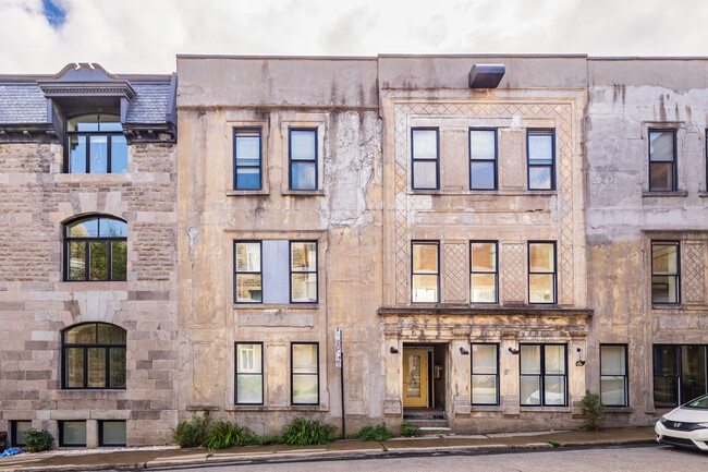 342 Saint-Denis Tsse in Montréal, QC - Building Photo - Primary Photo