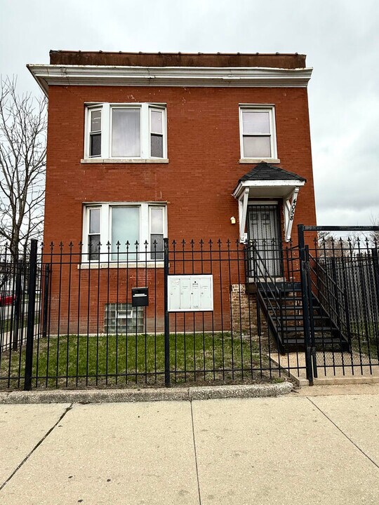 417 S Karlov Ave in Chicago, IL - Building Photo