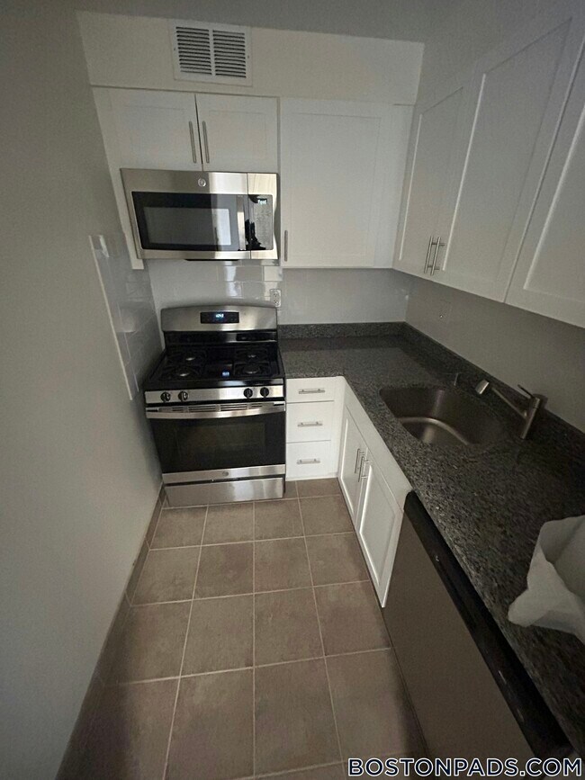 185 Freeman St in Brookline, MA - Building Photo - Building Photo