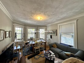 8 Forest St, Unit 3A in Cambridge, MA - Building Photo