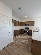 1004 Atlantica Dr S in Madera, CA - Building Photo - Building Photo