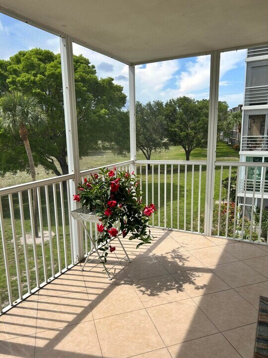 6161 NW 2nd Ave in Boca Raton, FL - Building Photo