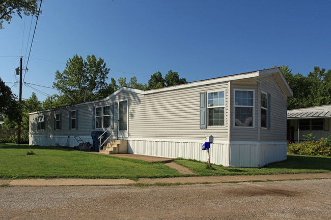 3620 N Saint Joseph Ave in Evansville, IN - Building Photo - Building Photo