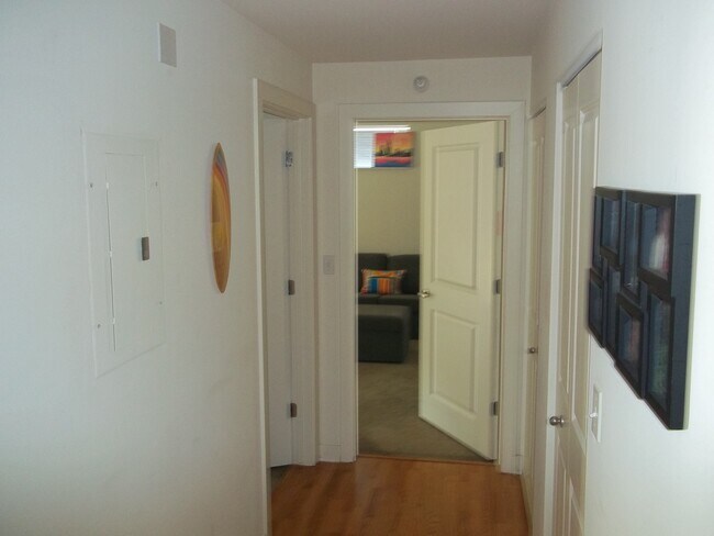 1905 S Wolf Rd, Unit Bluestem including Garage in Hillside, IL - Foto de edificio - Building Photo