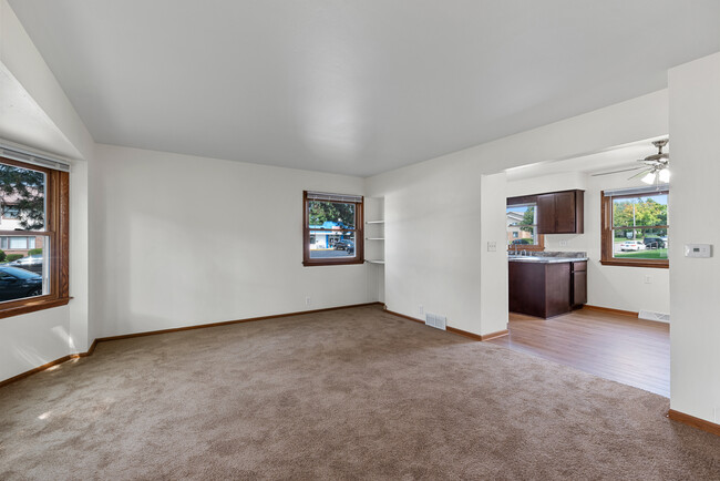 5529 S Illinois Ave in Cudahy, WI - Foto de edificio - Building Photo