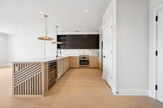 900 11th St SE, Unit 309 in Washington, DC - Foto de edificio - Building Photo