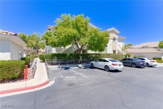 1301 Red Gable Ln in Las Vegas, NV - Building Photo - Building Photo