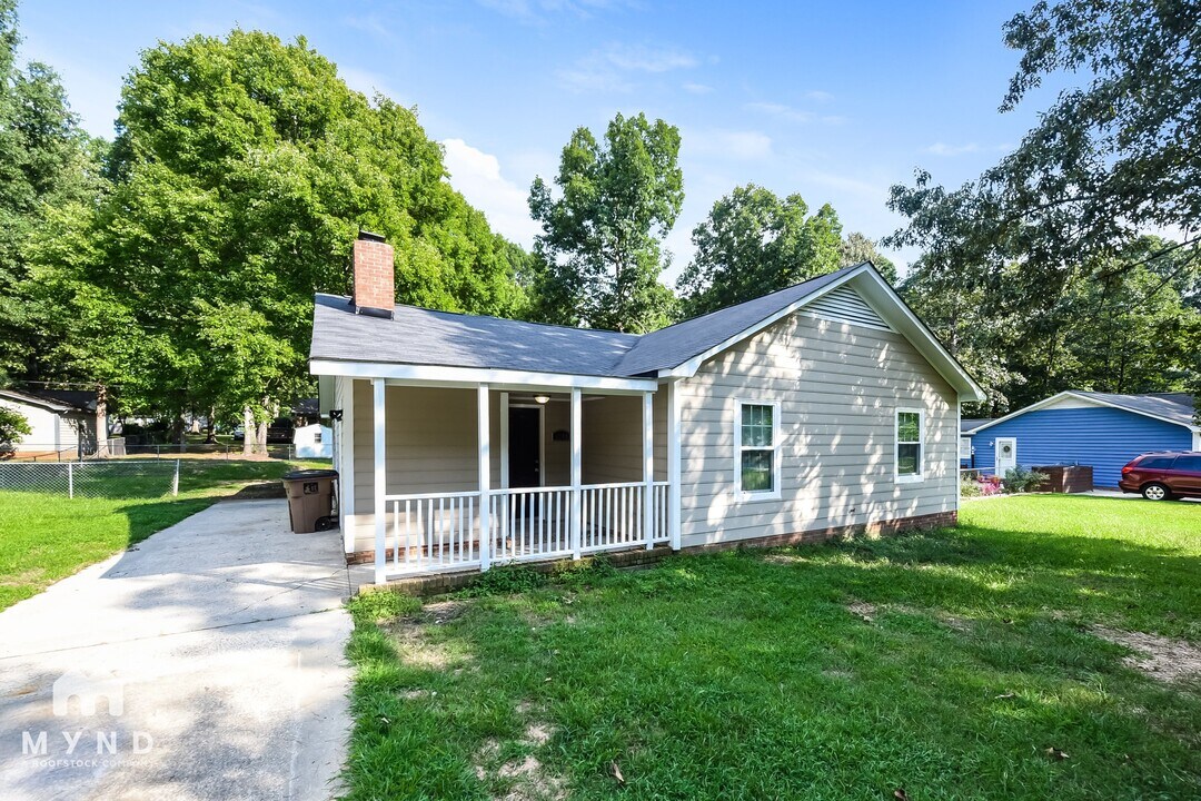 6208 Stoneyridge Dr in Indian Trail, NC - Foto de edificio