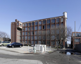 Real Silk Lofts in Indianapolis, IN - Foto de edificio - Building Photo