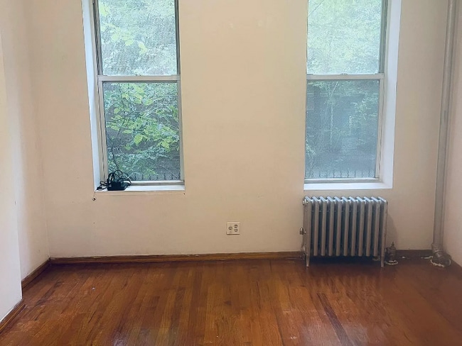 property at 717 E 5th St