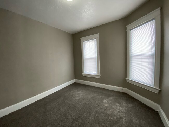 510 W 7th St in Dixon, IL - Building Photo - Building Photo