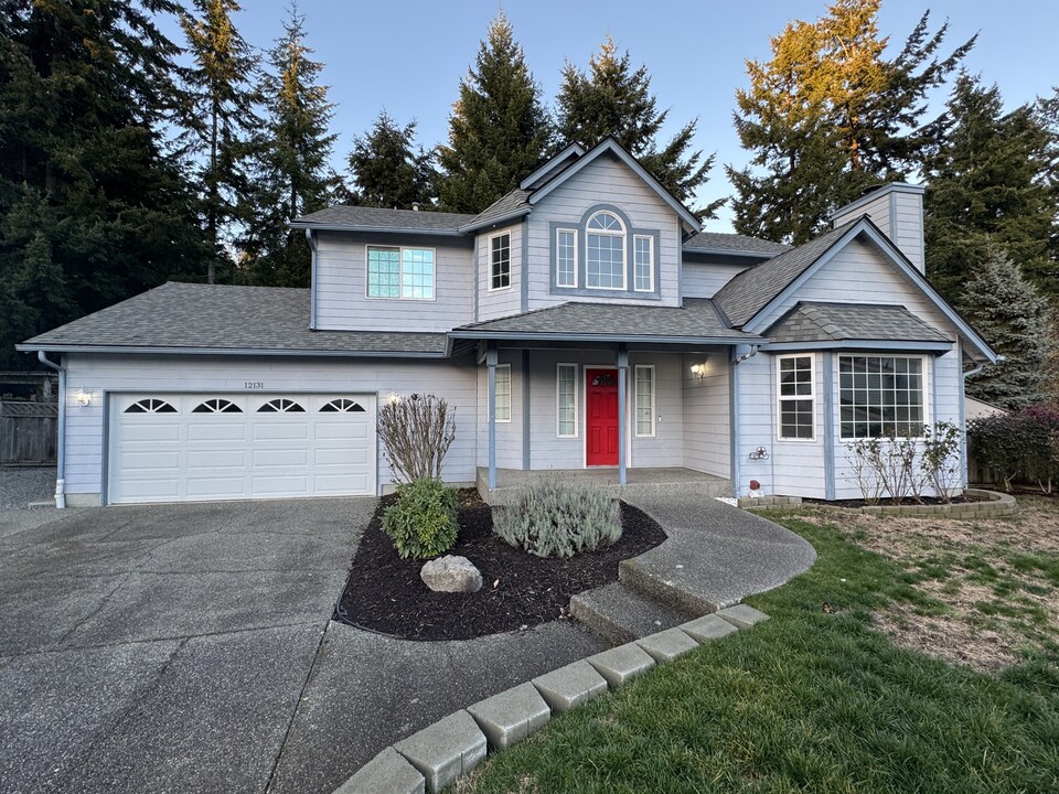 12131 Wallingford Pl NW in Silverdale, WA - Building Photo