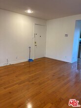 1217 N Crescent Heights Blvd in West Hollywood, CA - Building Photo - Building Photo