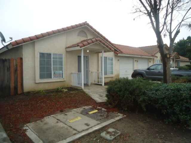 1986 W Roby Ave in Porterville, CA - Building Photo