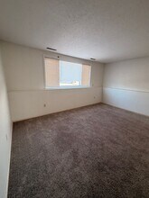 1063 5th Ave NW in Valley City, ND - Building Photo - Building Photo