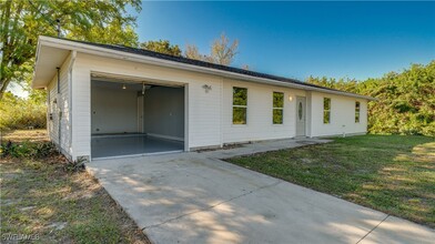 3619 1st St SW in Lehigh Acres, FL - Building Photo - Building Photo