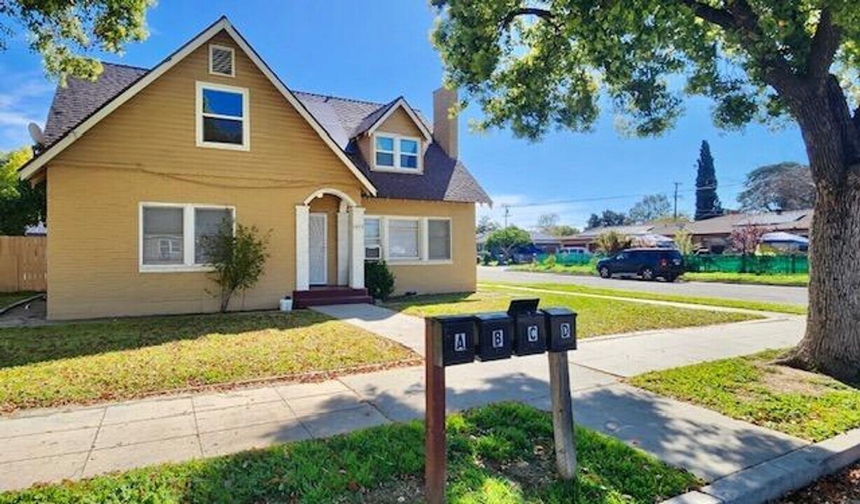 1452 N 5th St in Fresno, CA - Building Photo