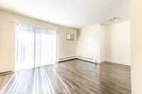 Eagle's Pine Apartments in Sandusky, OH - Building Photo - Interior Photo