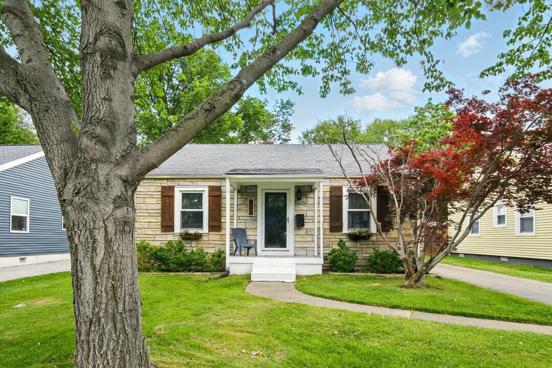 421 Marquette Dr in Louisville, KY - Building Photo
