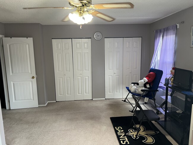 391 Danbury Ln in East Brunswick, NJ - Building Photo - Building Photo