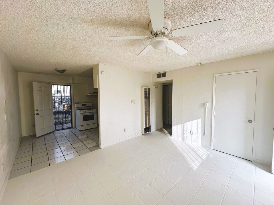 237 Dr Martin Luther King Jr Blvd in Bakersfield, CA - Building Photo