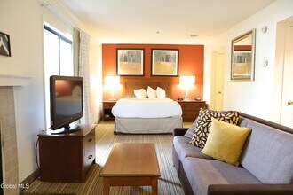2 Residence Inn Dr in Latham, NY - Building Photo - Building Photo