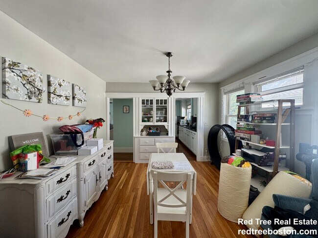 33 Harriet St, Unit 2 in Boston, MA - Foto de edificio - Building Photo