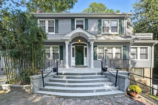 1 Lynwood Rd in Scarsdale, NY - Building Photo - Building Photo